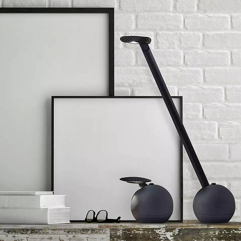 Kiu LED Desk Lamp by ADS360.