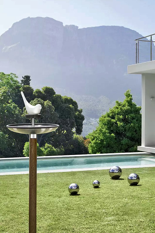 FUERA Bird Feeder by Blomus.