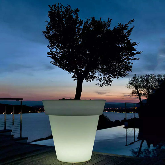 Gota Lighted Planter by Smart & Green.