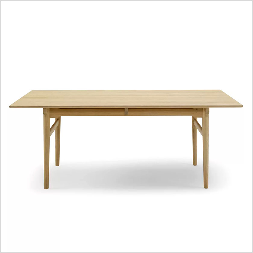 CH327 Dining Table by Carl Hansen.