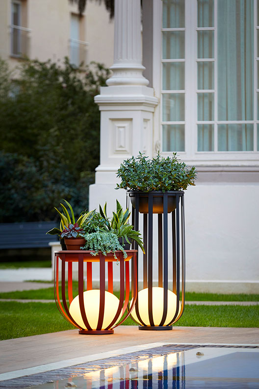 Bols Outdoor LED Floor Lamp by Mermelada Studio for Estiluz.