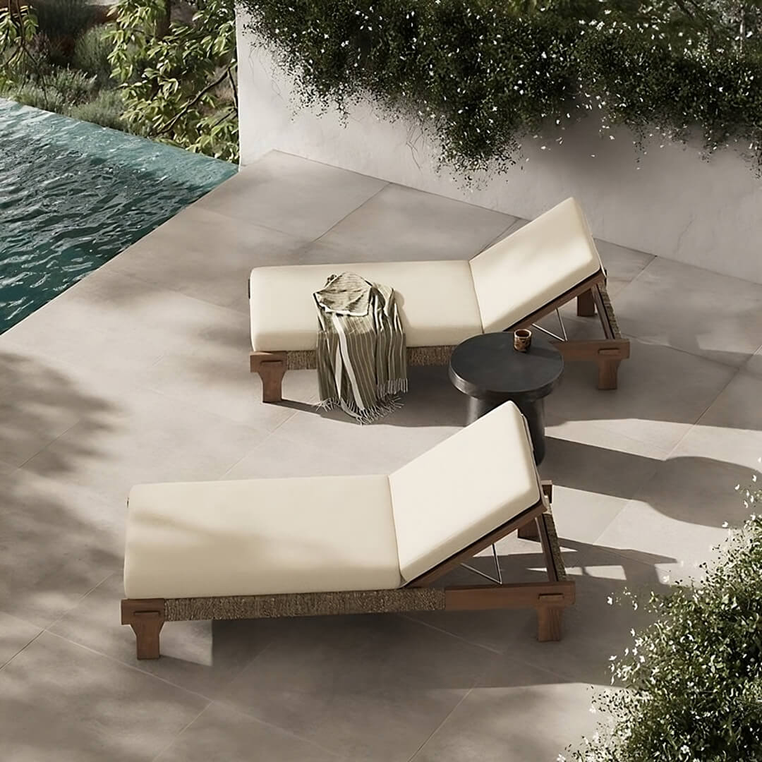 Outdoor Chaise Lounges & Daybeds