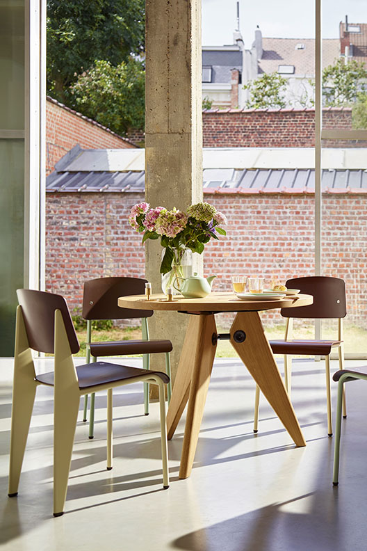 Standard SP Dining Chair by Vitra.