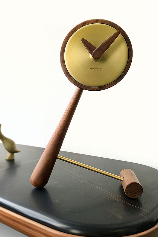 Mini Puntero Table Clock by Nomon.