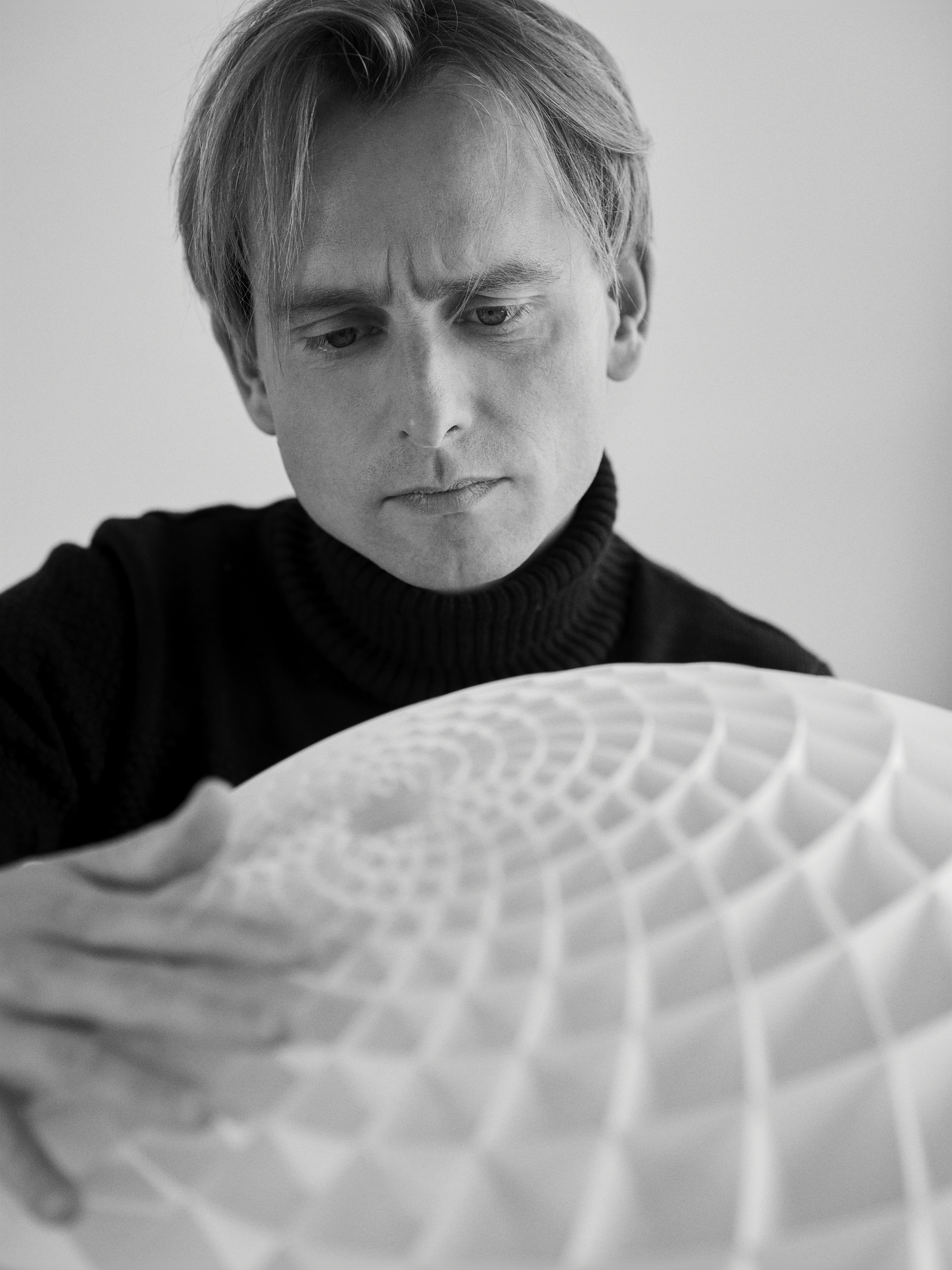 Øivind Slaatto examines a prototype of a Patera Pendant.